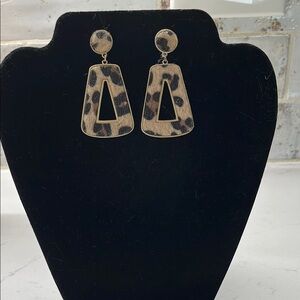 Make a Statement with these adorable faux fur leopard print earrings